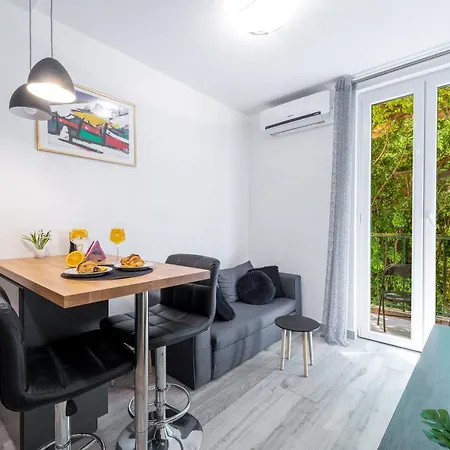 Apartment Studio Libar, *